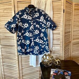GAP Men’s Blue Floral Hawaiian Shirt